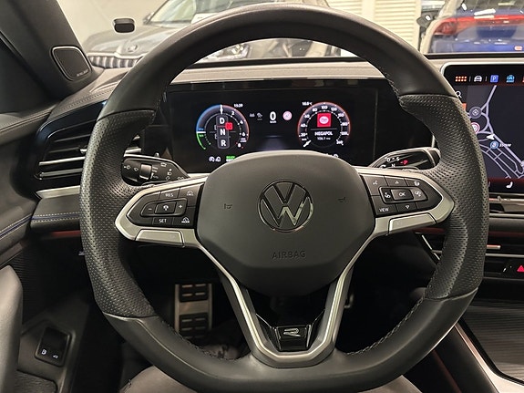 Volkswagen Passat 18 of 27