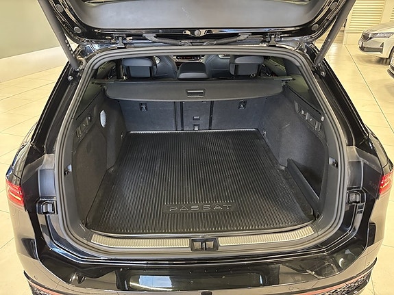 Volkswagen Passat 7 of 27