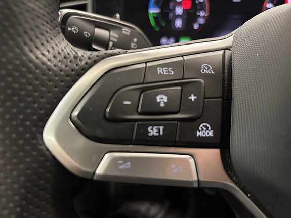 Volkswagen Passat 19 of 27