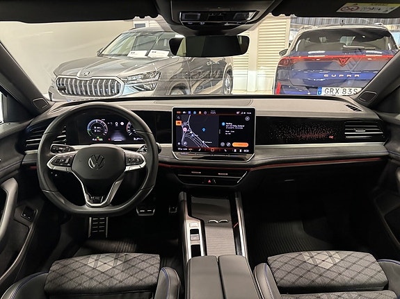 Volkswagen Passat 13 of 27