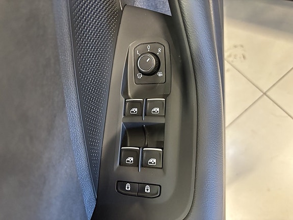 Volkswagen Passat 17 of 27