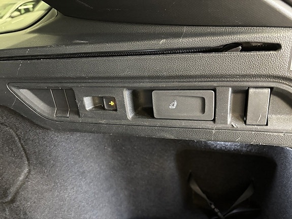 Volkswagen Passat 9 of 27