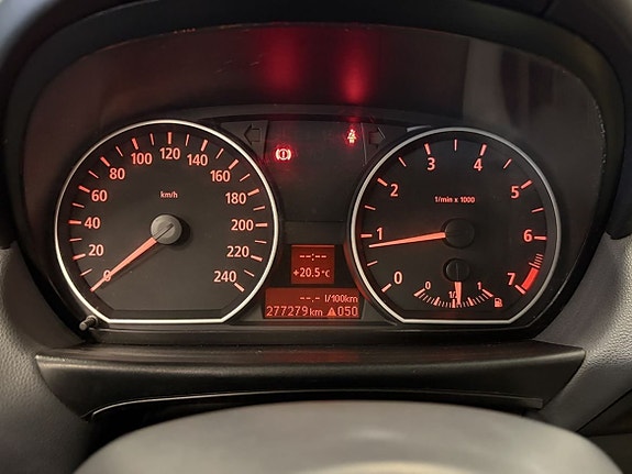 BMW 120i 14 of 16