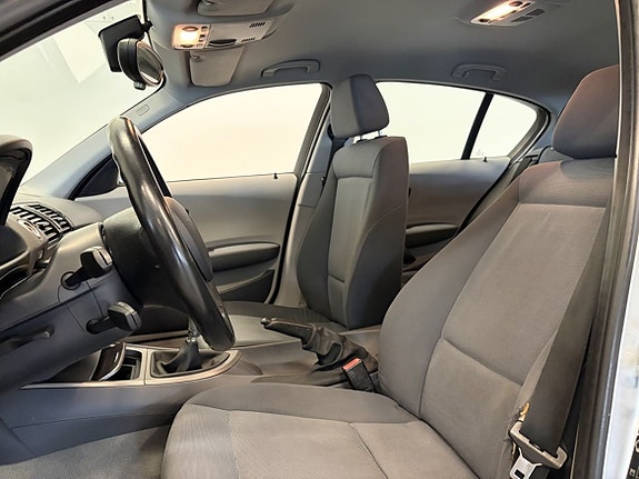 BMW 120i 9 of 16