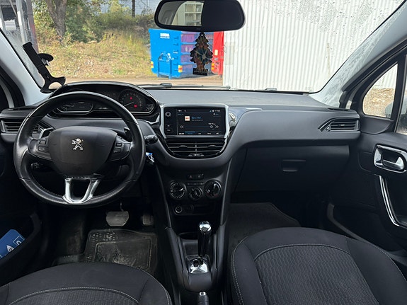 Peugeot 208 6 of 9