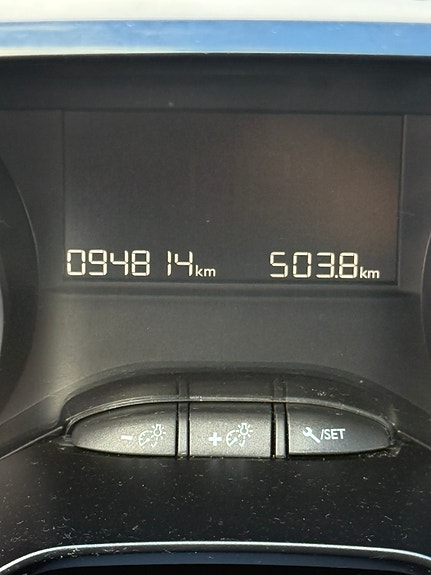 Peugeot 208 7 of 9