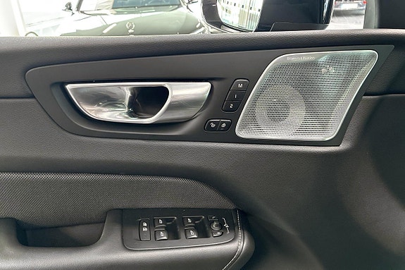 Volvo XC60 15 of 30