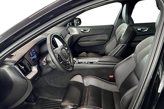 Volvo XC60 7 of 30