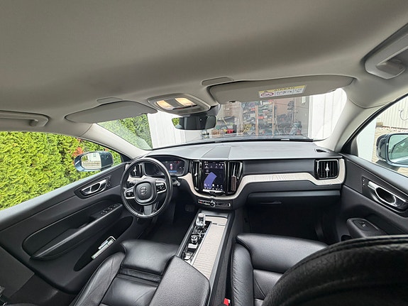 Volvo XC60 8 of 16