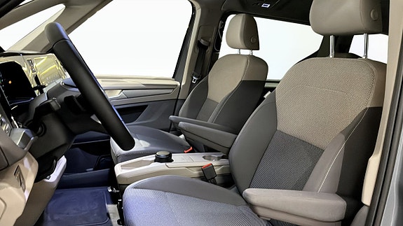 Volkswagen Multivan 8 of 12