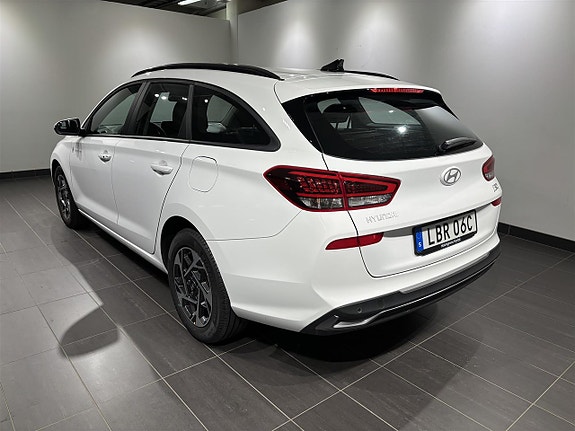Hyundai i30 2 of 2