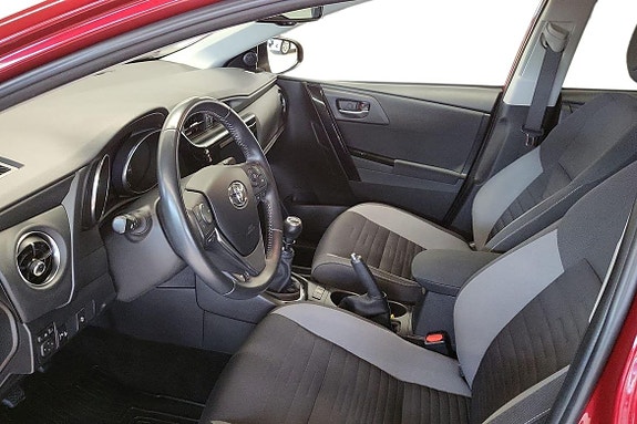 Toyota Auris 13 of 20