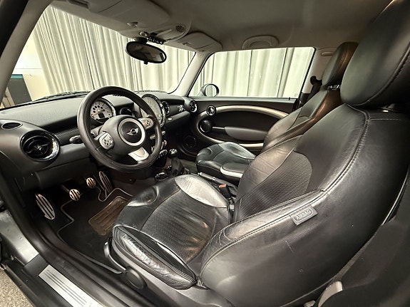 MINI Cooper S 7 of 13