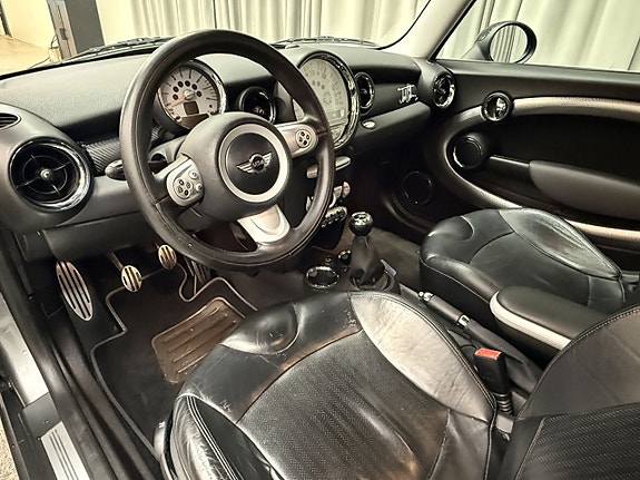 MINI Cooper S 8 of 13