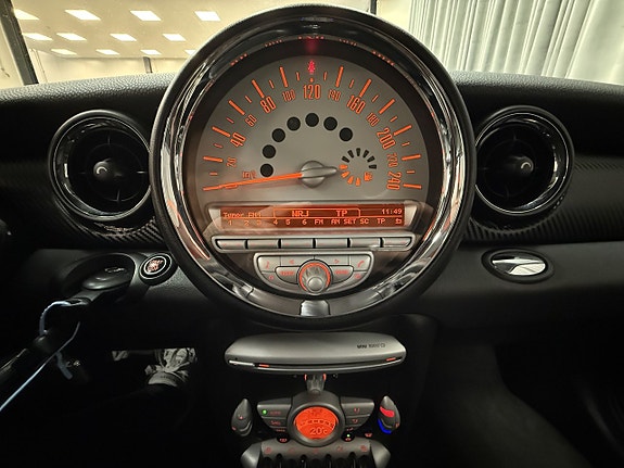 MINI Cooper S 10 of 13