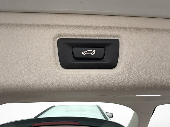 BMW 330e 11 of 30