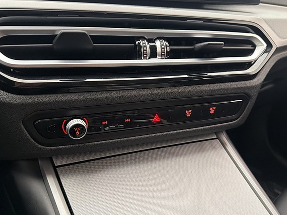 BMW 330e 23 of 30