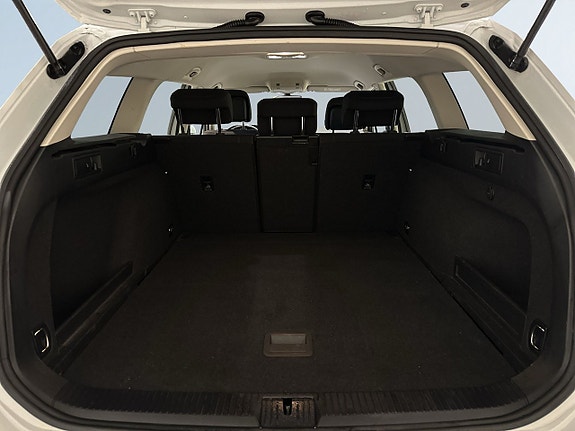 Volkswagen Passat 12 of 19