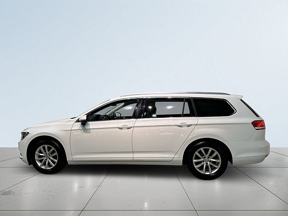 Volkswagen Passat 4 of 19