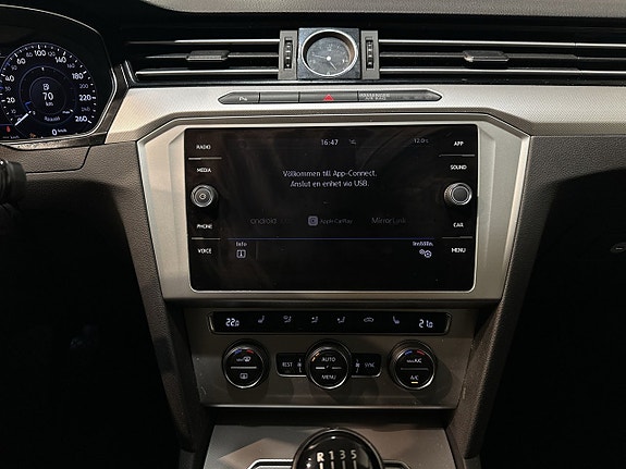 Volkswagen Passat 11 of 19