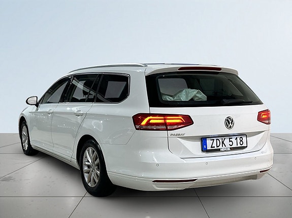 Volkswagen Passat 5 of 19