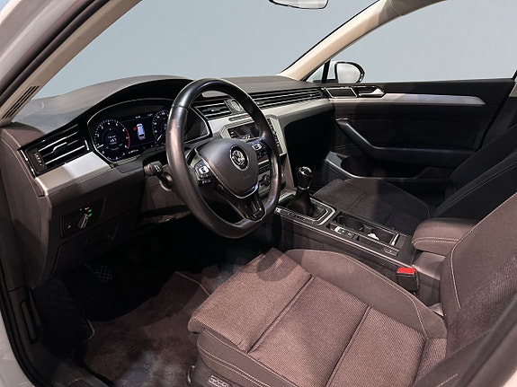 Volkswagen Passat 7 of 19