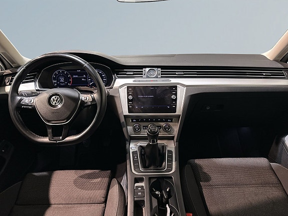 Volkswagen Passat 8 of 19