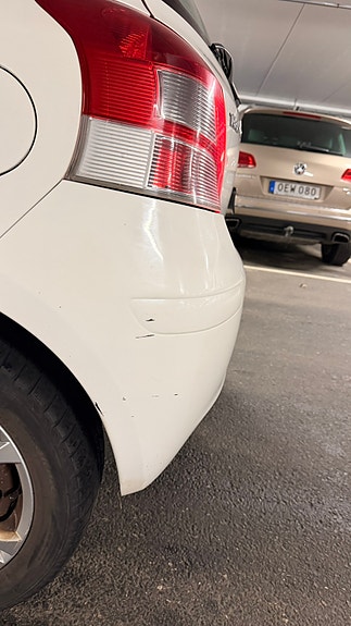 Toyota Yaris 6 of 8