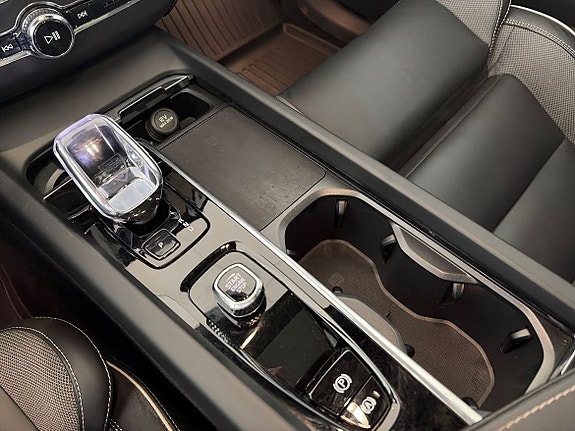 Volvo XC60 17 of 21