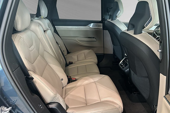 Volvo EX90 11 of 16