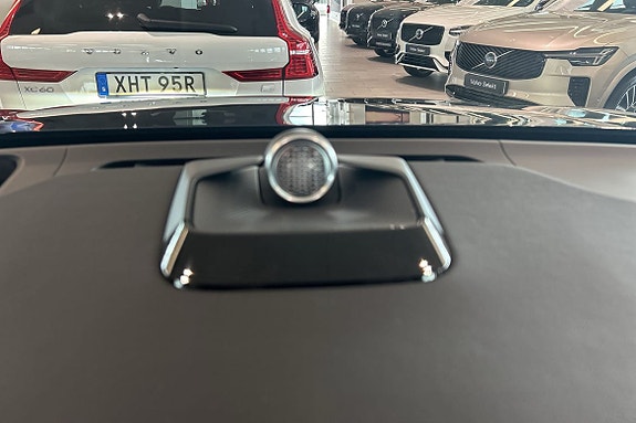 Volvo EX90 13 of 16