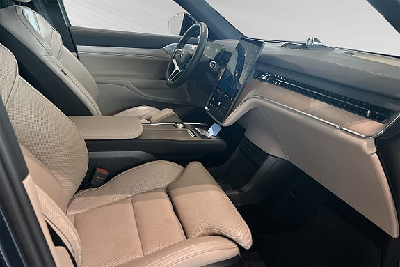 Volvo EX90 10 of 16