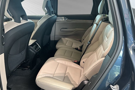 Volvo EX90 8 of 16