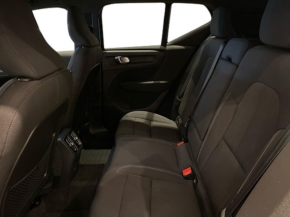 Volvo XC40 6 of 14