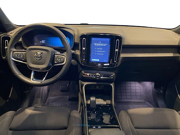Volvo XC40 5 of 14
