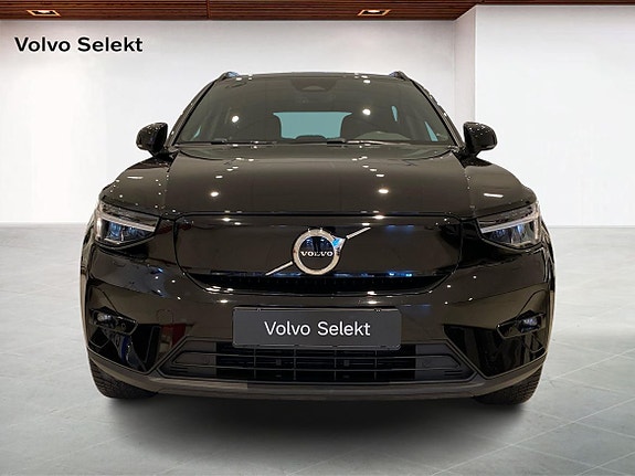 Volvo XC40 8 of 14