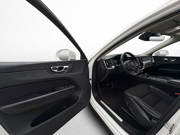 Volvo XC60 12 of 30