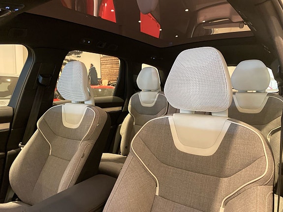 Volvo EX90 14 of 15