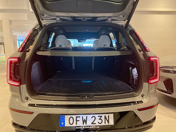 Volvo EX90 13 of 15