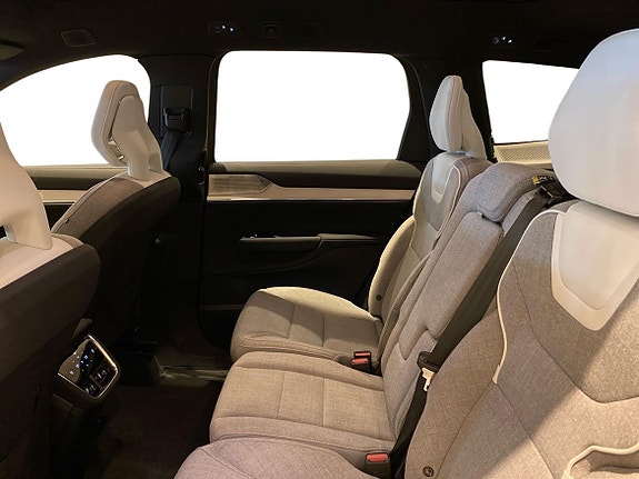 Volvo EX90 6 of 15