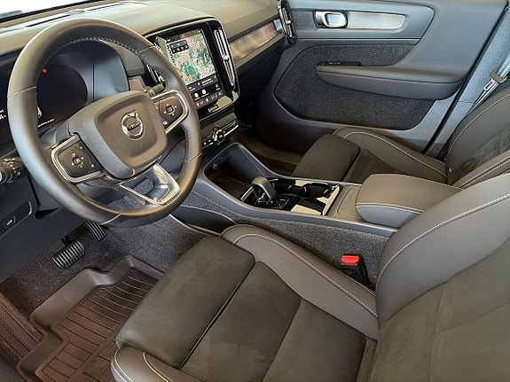 Volvo EX40 9 of 18