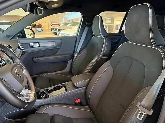 Volvo EX40 10 of 18