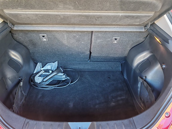 Nissan Leaf 16 of 17