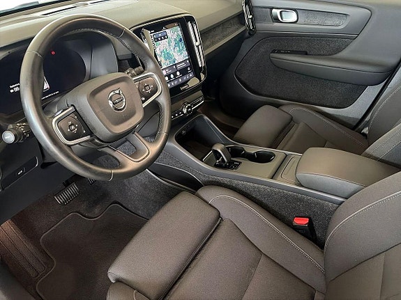 Volvo EX40 9 of 18