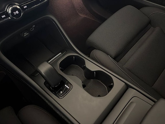 Volvo EX40 15 of 18