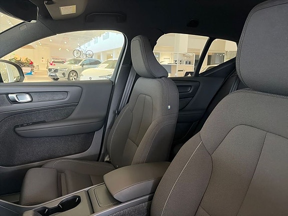 Volvo EX40 10 of 18