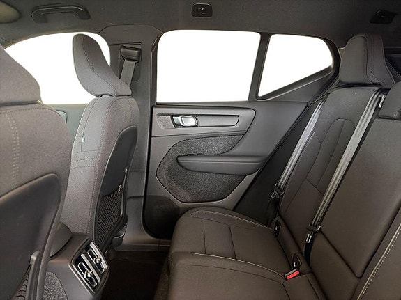 Volvo EX40 11 of 18