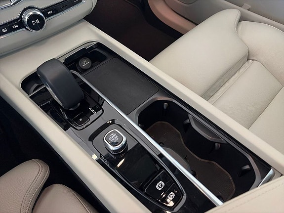 Volvo XC60 16 of 19