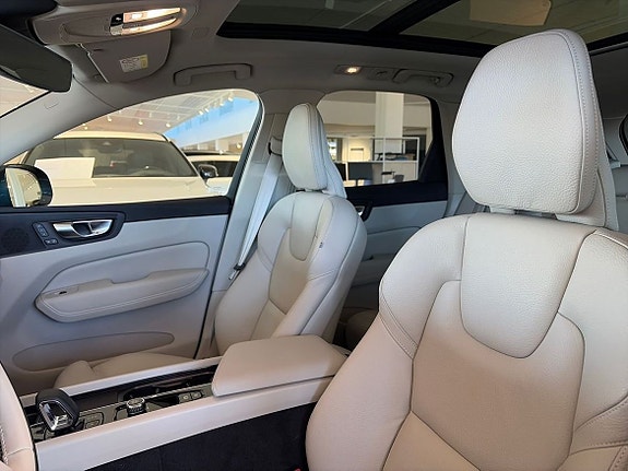 Volvo XC60 10 of 19