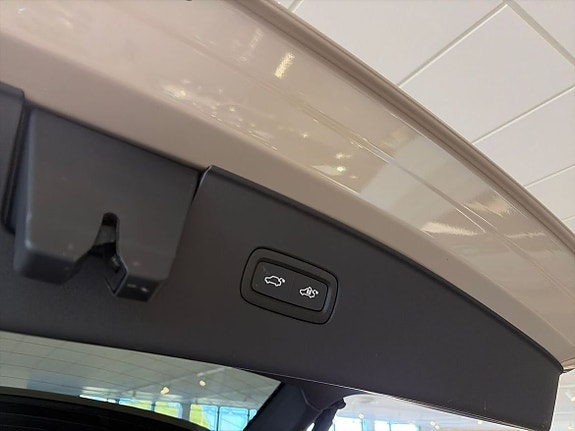 Volvo EX90 18 of 21